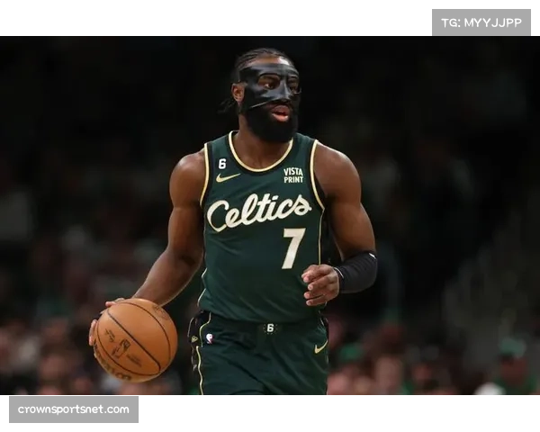 杰伦·布朗调整进攻策略，赛季初积极提升三分命中率